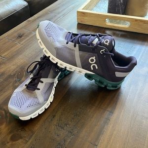 Size 7 On Cloud running shoes. Excellent condition.